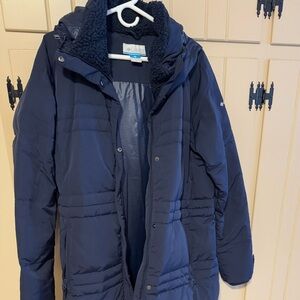 Women’s ankle length Columbia insulated winter jacket with hood
